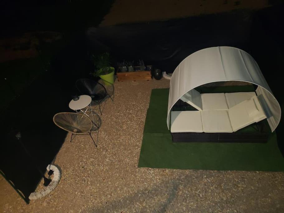 Bulles Etoilees Appartement Avec Jacuzzi Prive Montrevel-en-Bresse Екстериор снимка