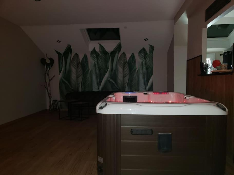 Bulles Etoilees Appartement Avec Jacuzzi Prive Montrevel-en-Bresse Екстериор снимка